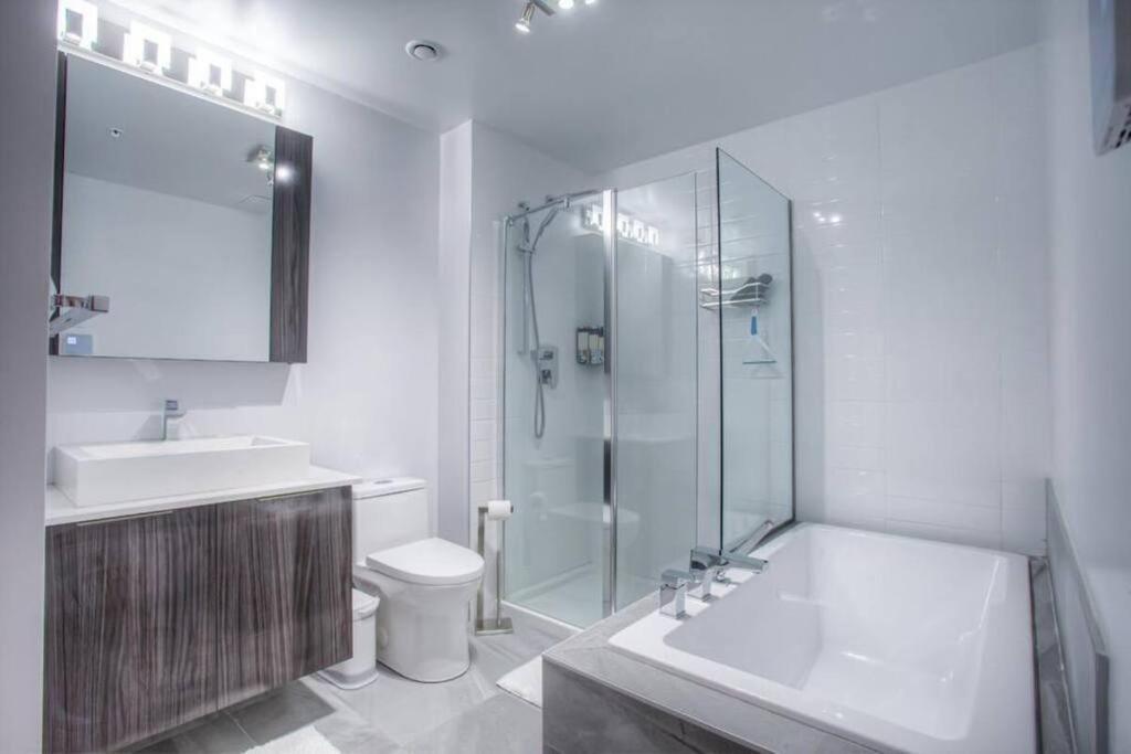 2 Bedroom Condo In The Heart Of The City Montréal Esterno foto
