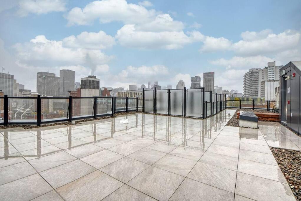2 Bedroom Condo In The Heart Of The City Montréal Esterno foto