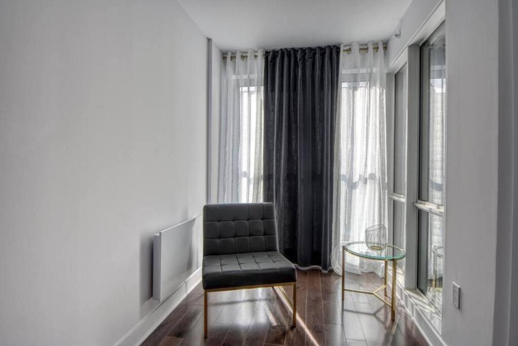 2 Bedroom Condo In The Heart Of The City Montréal Esterno foto