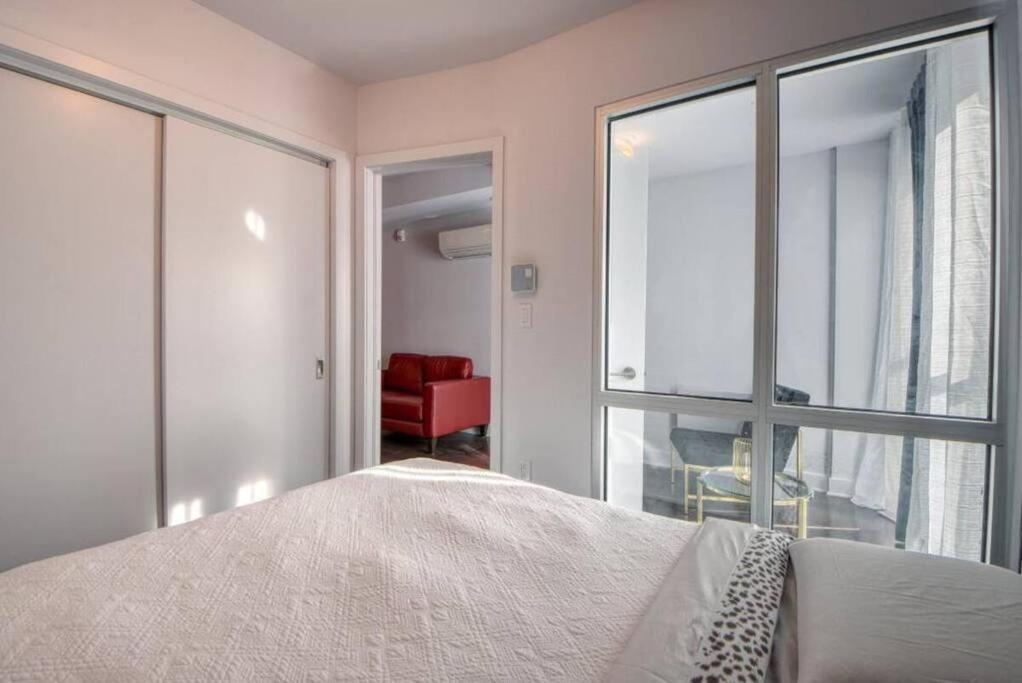 2 Bedroom Condo In The Heart Of The City Montréal Esterno foto